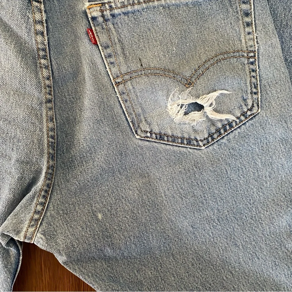 Levi’s Jeans 505 Light Blue Distressed size 38 X 32 casual‎